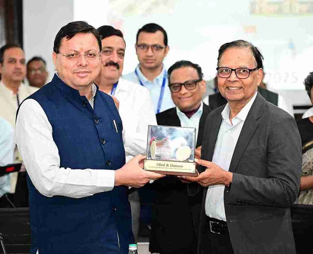 धामी ने वित्त आयोग से पर्यावरणीय संघवाद व वन अनुदान बढ़ाने का अनुरोध किया