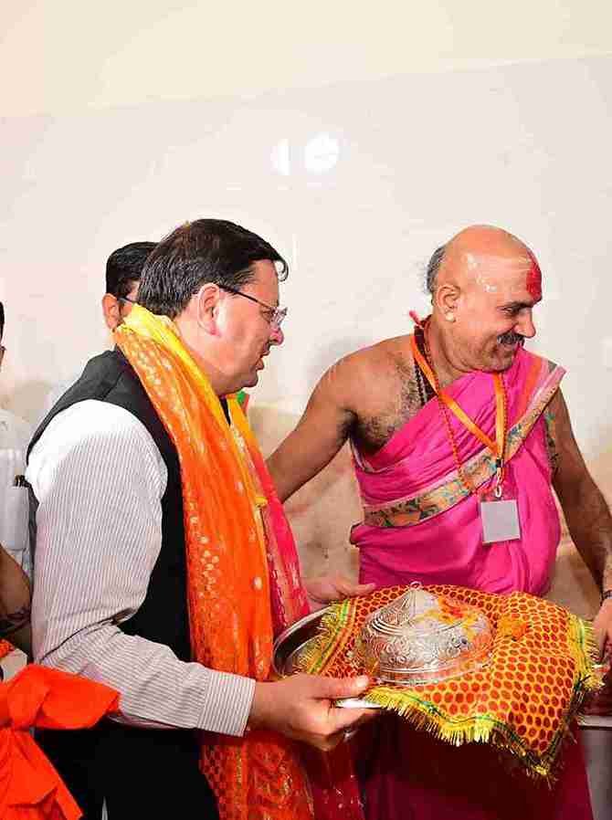 मुख्यमंत्री ने हल्द्वानी स्थित कालू सिद्ध मंदिर में प्राण प्रतिष्ठा महोत्सव में की पूजा-अर्चना