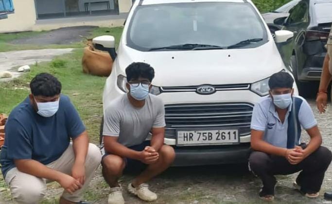 दून में रात को वाहन से हुड़दंग कर रहे 3 छात्र गिरफ्तार, स्पोर्ट्स कार सीज, परिजनों की मौजूदगी में काउंसलिंग
