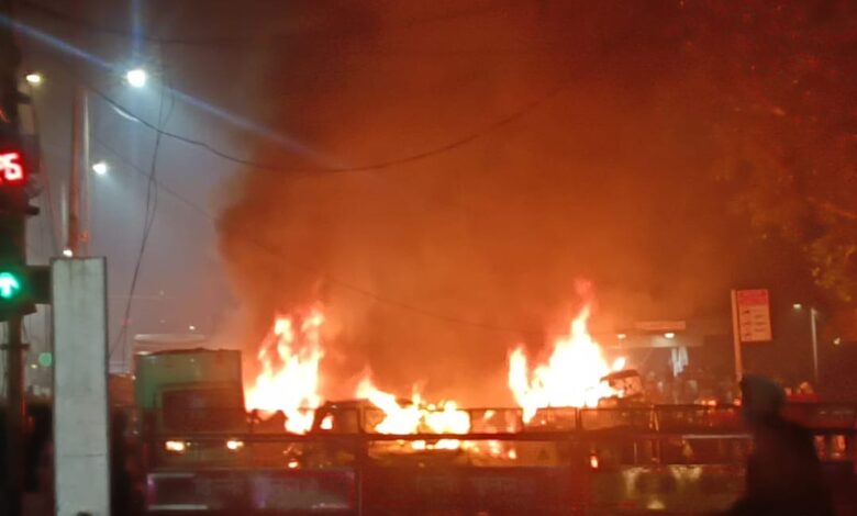 लाल किला मेट्रो स्टेशन के पास कार में भीषण धमाका, 8 की मौत, 25 घायल