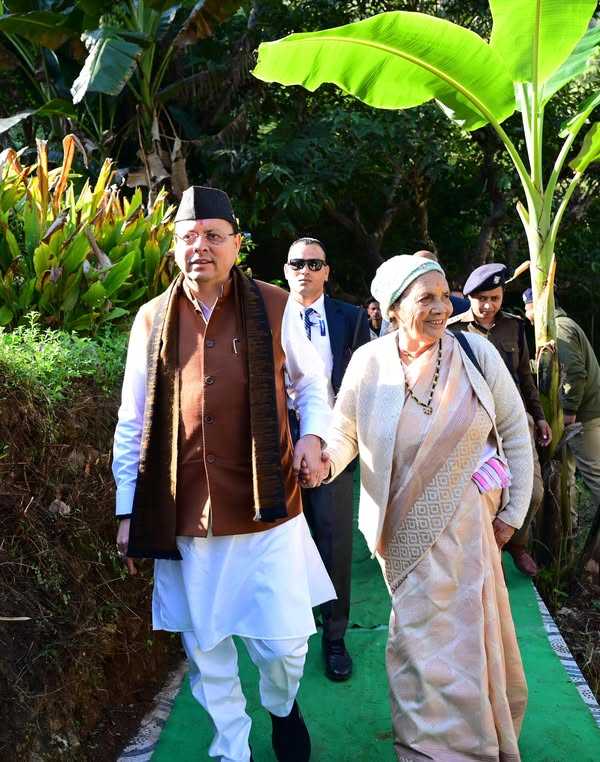 पैतृक गांव पहुंचकर भावुक हुए, बचपन की यादों से भरा दिन :सीएम धामी