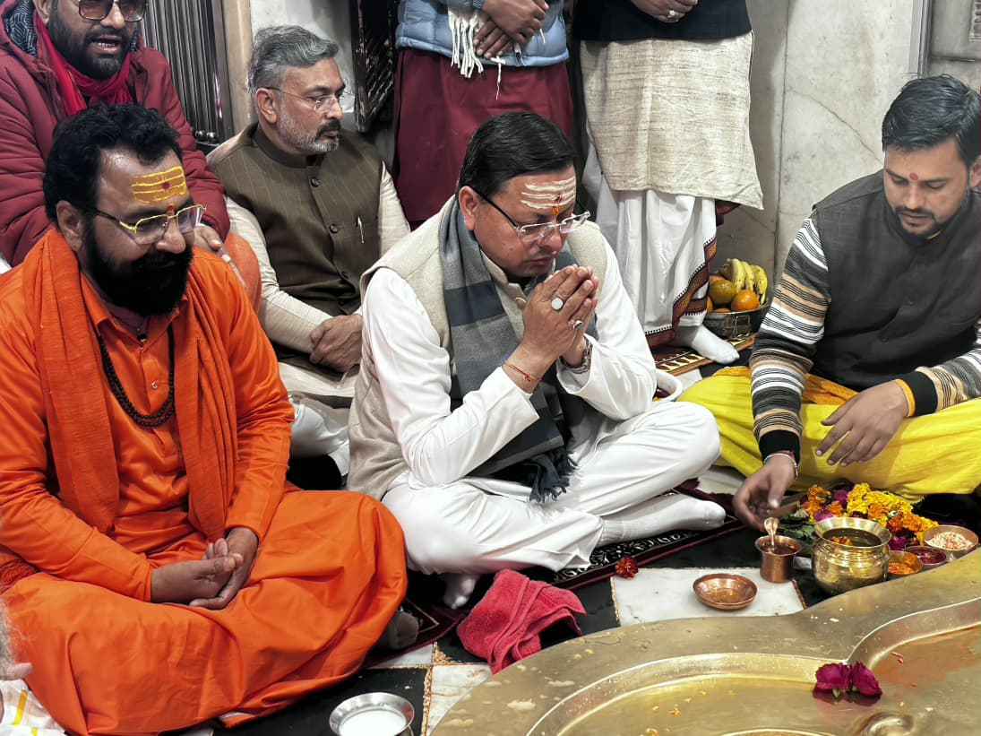 मुख्यमंत्री  पुष्कर सिंह धामी दक्षेश्वर महादेव मंदिर में की पूजा-अर्चना, सिद्धपीठ हनुमानगढ़ी मंदिर कें भी किए दर्शन