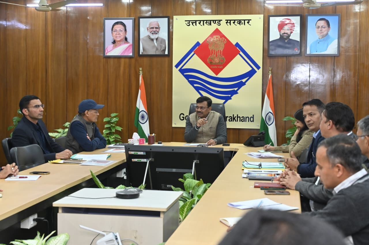 भूमि अभिलेखों के डिजिटलीकरण पर मुख्य सचिव की बैठक, सभी पोर्टल जल्द शुरू करने के निर्देश